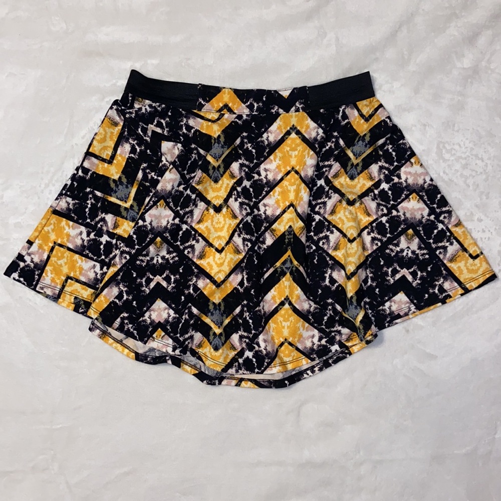 Geometric Printed Skirt ✨